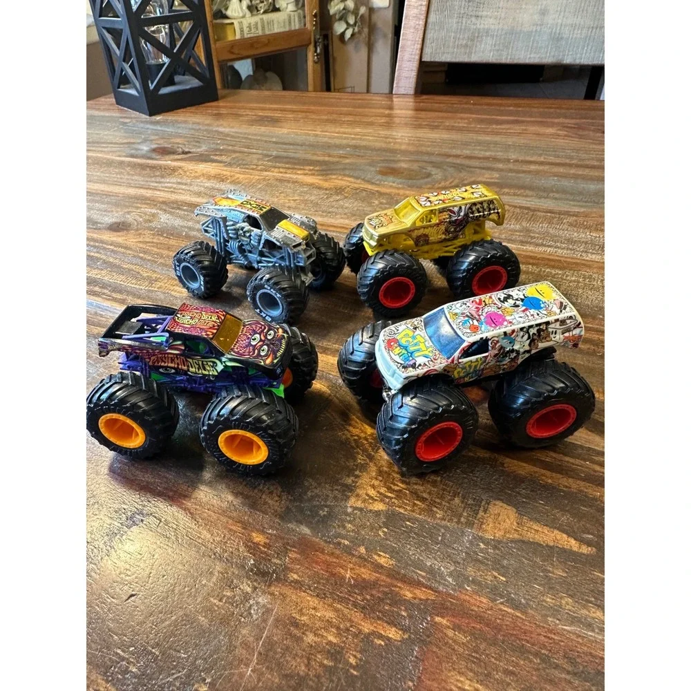 Monster Jam Trucks Lot of 4 Max-D‎ Psycho Delic Potty Central 4-Wheel Hive
